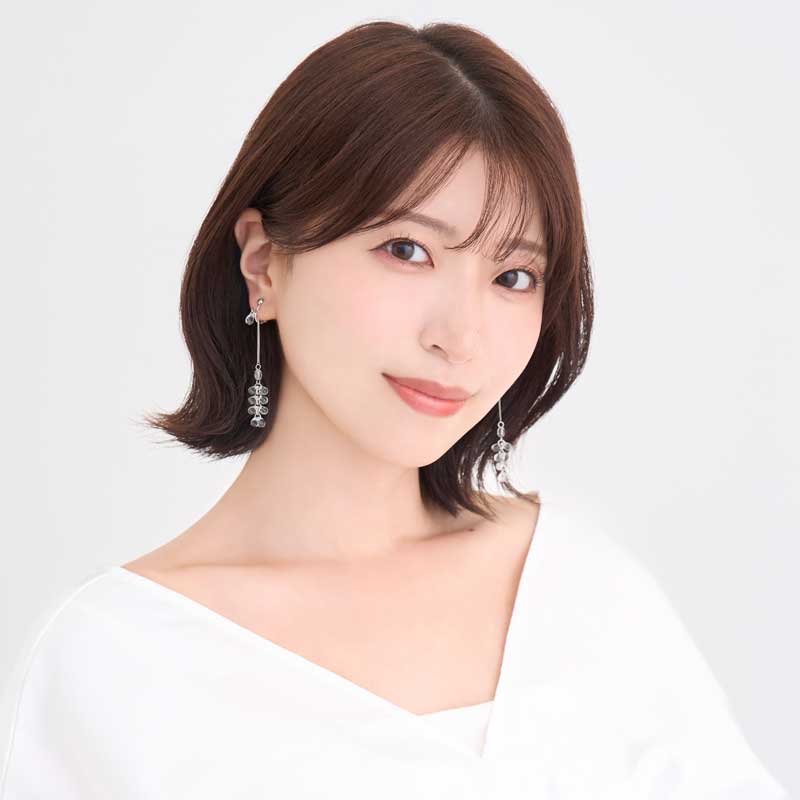 八巻アンナ